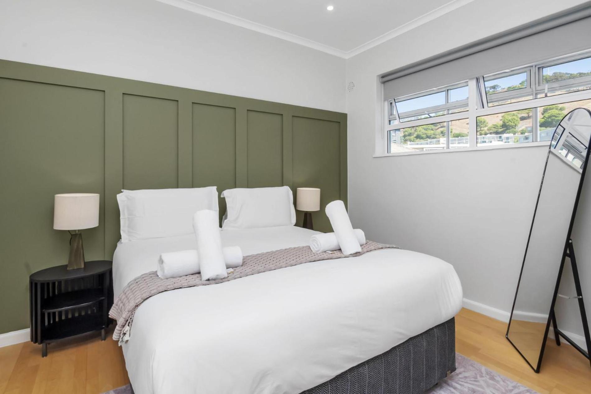 Point 8th-floor With Stunning Views *