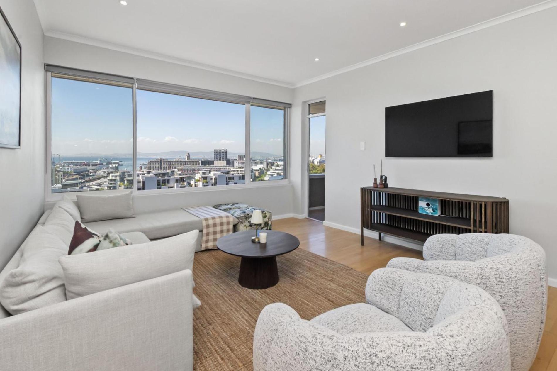 Point 8th-floor With Stunning Views *