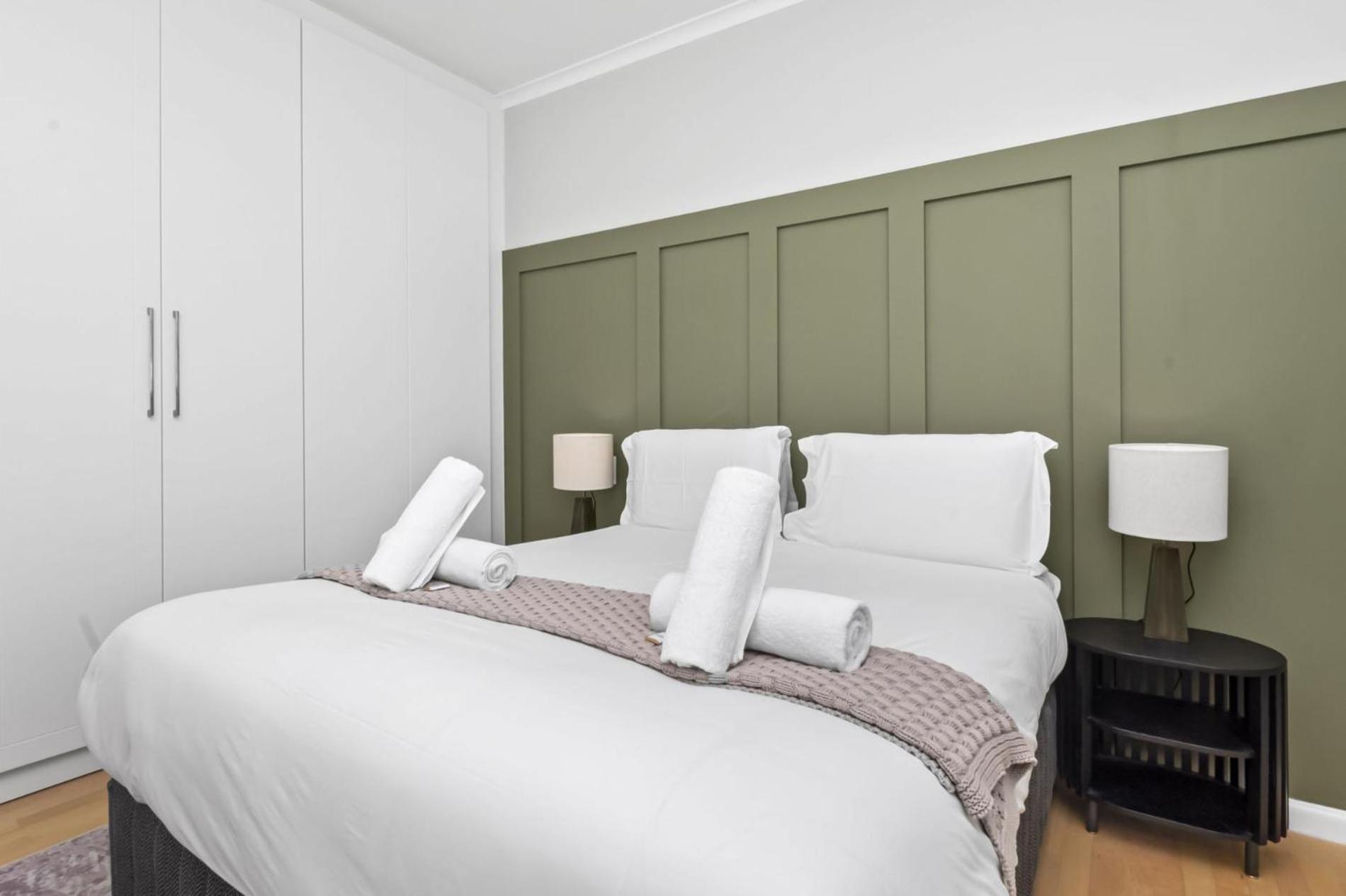 Point 8th-floor With Stunning Views *