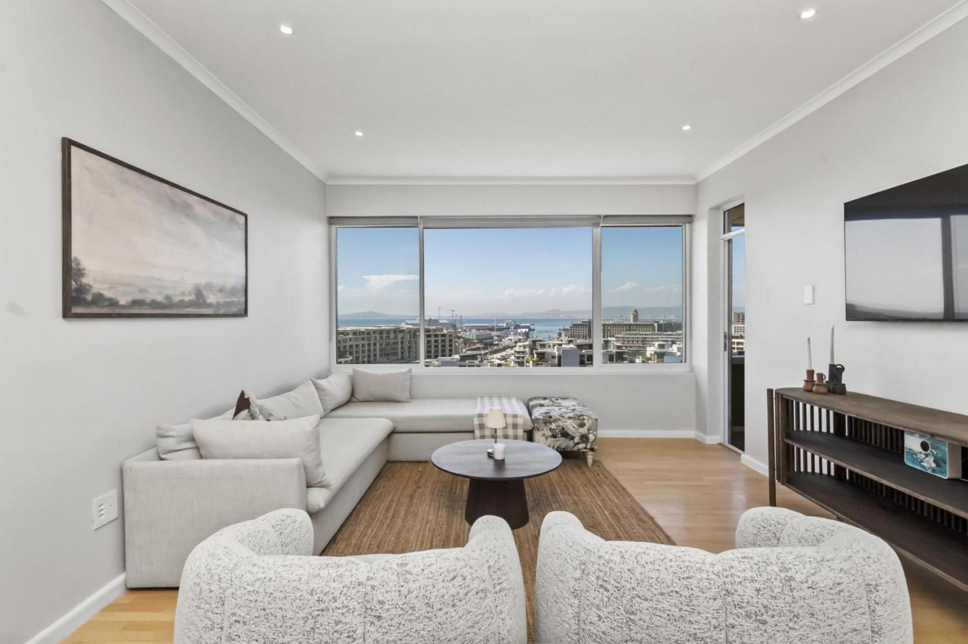 Point 8th-floor With Stunning Views Cape Town